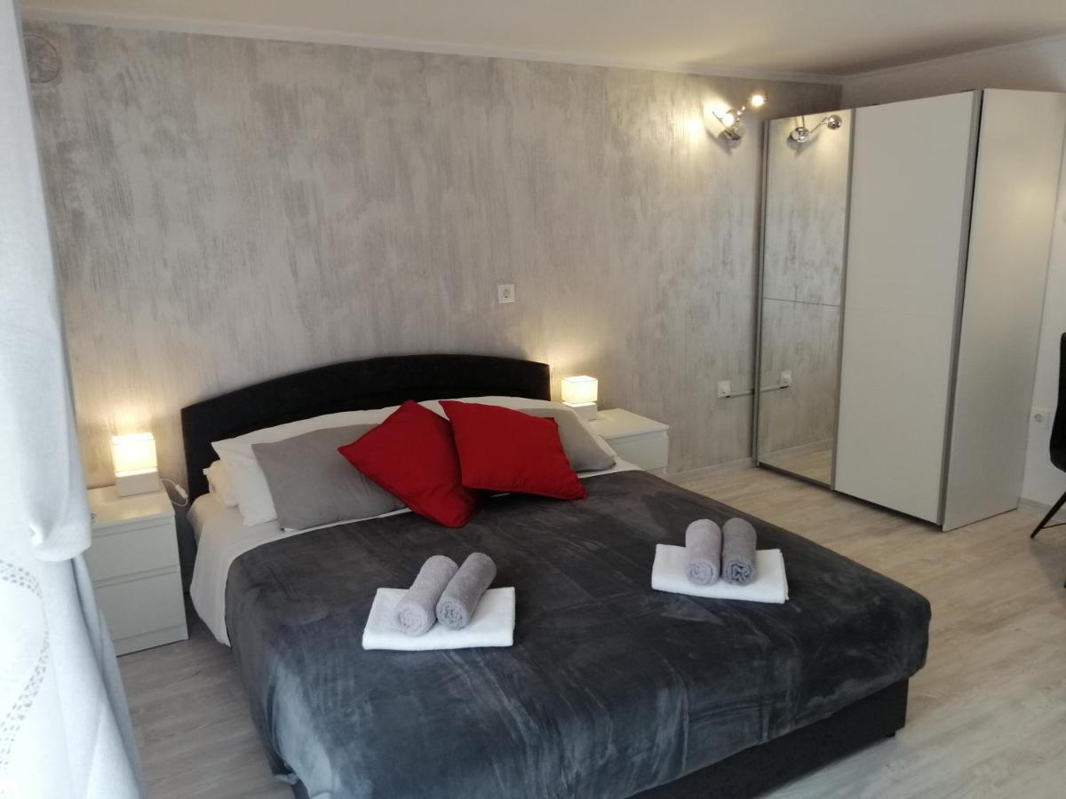 App Noel Apartment Lucija Bagian luar foto