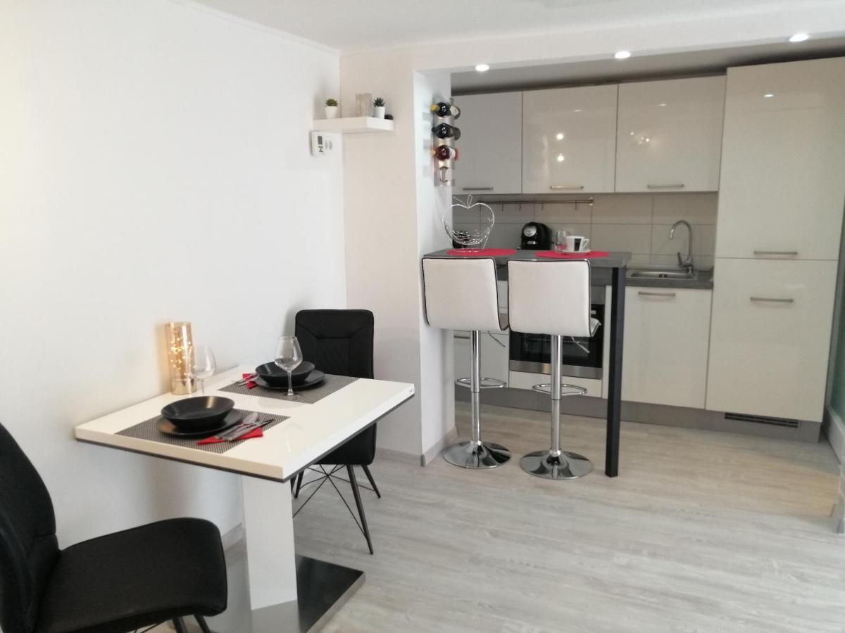 App Noel Apartment Lucija Bagian luar foto