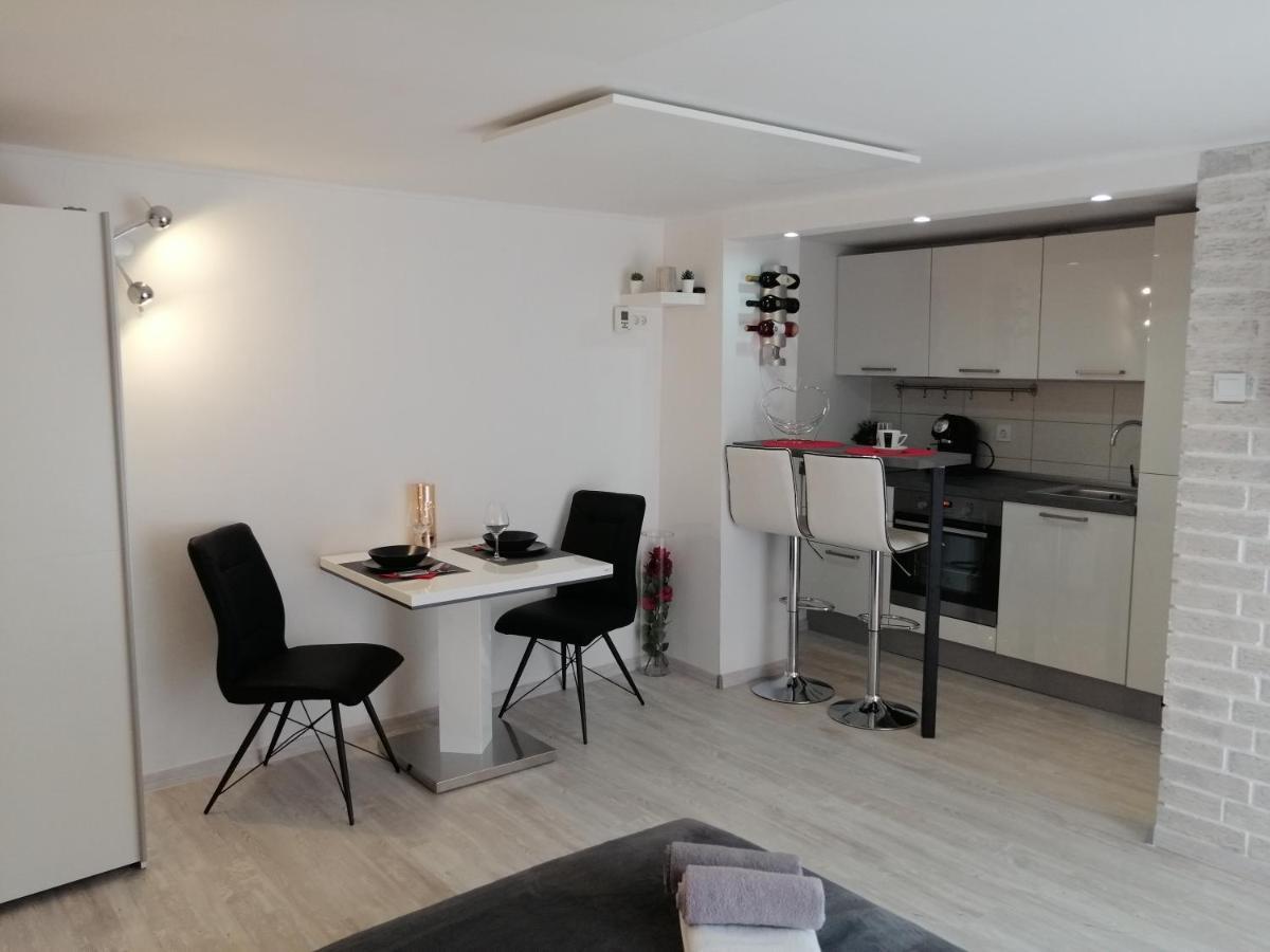 App Noel Apartment Lucija Bagian luar foto